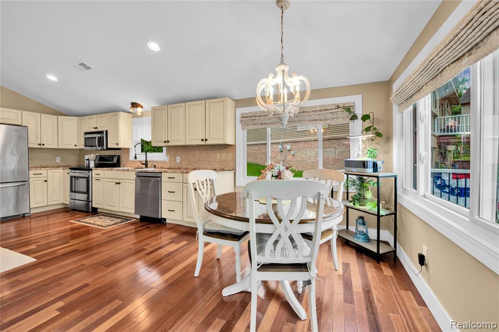 8320 Lagoon Street, Commerce Twp, MI 48382 — Photo 15