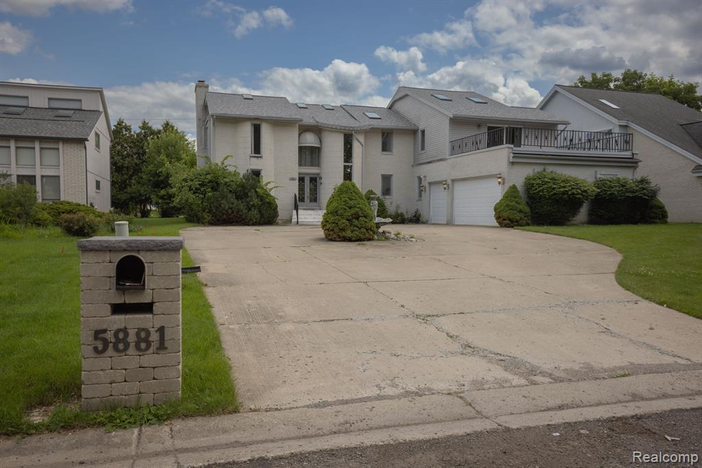 5881 NANEVA, West Bloomfield, MI — Photo 4