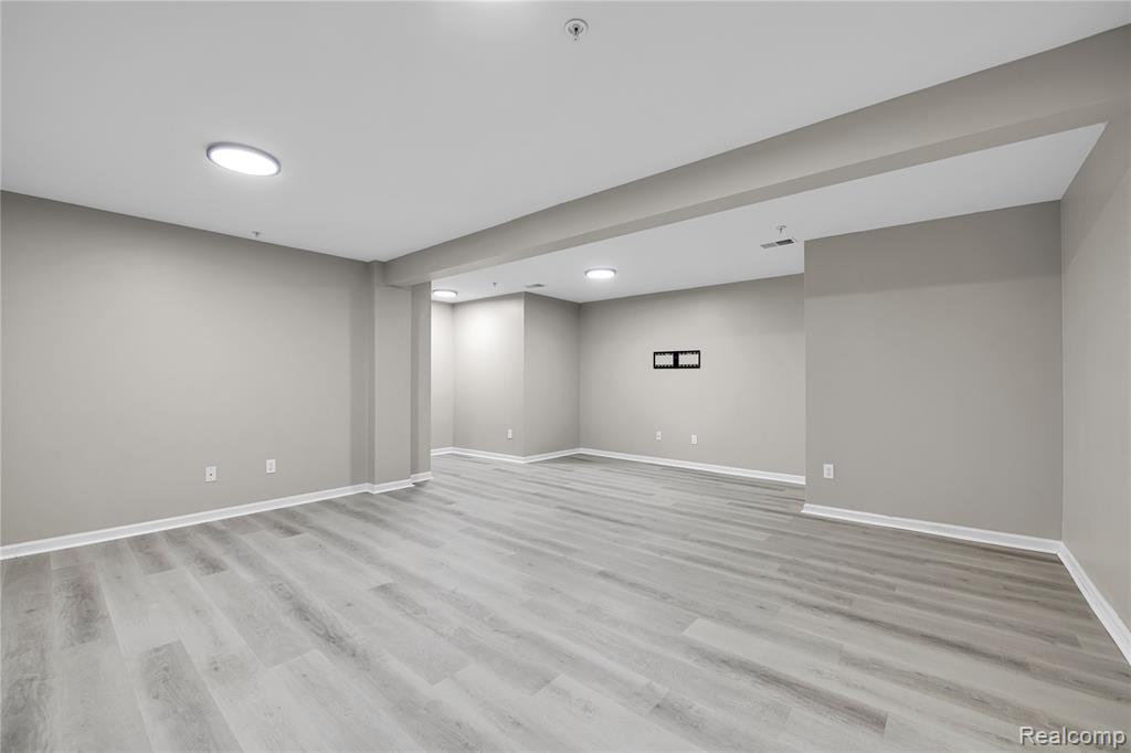 10104 Jasmine Drive, Walled Lake, MI 48390 — Photo 19