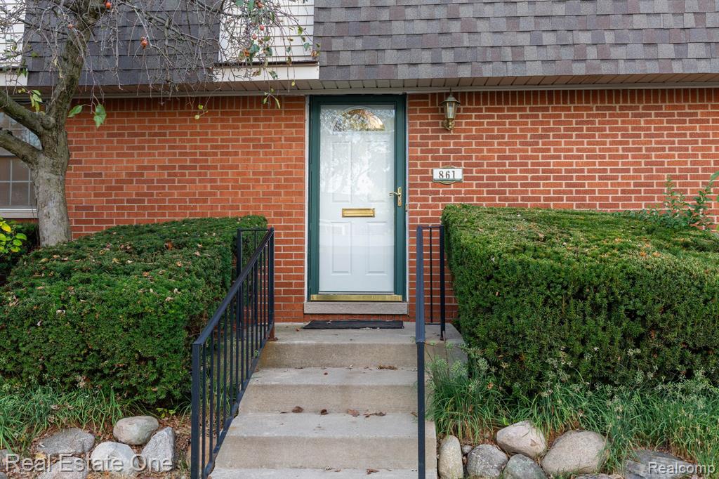 861 Kirts Boulevard, Troy, MI 48084 — Photo 2