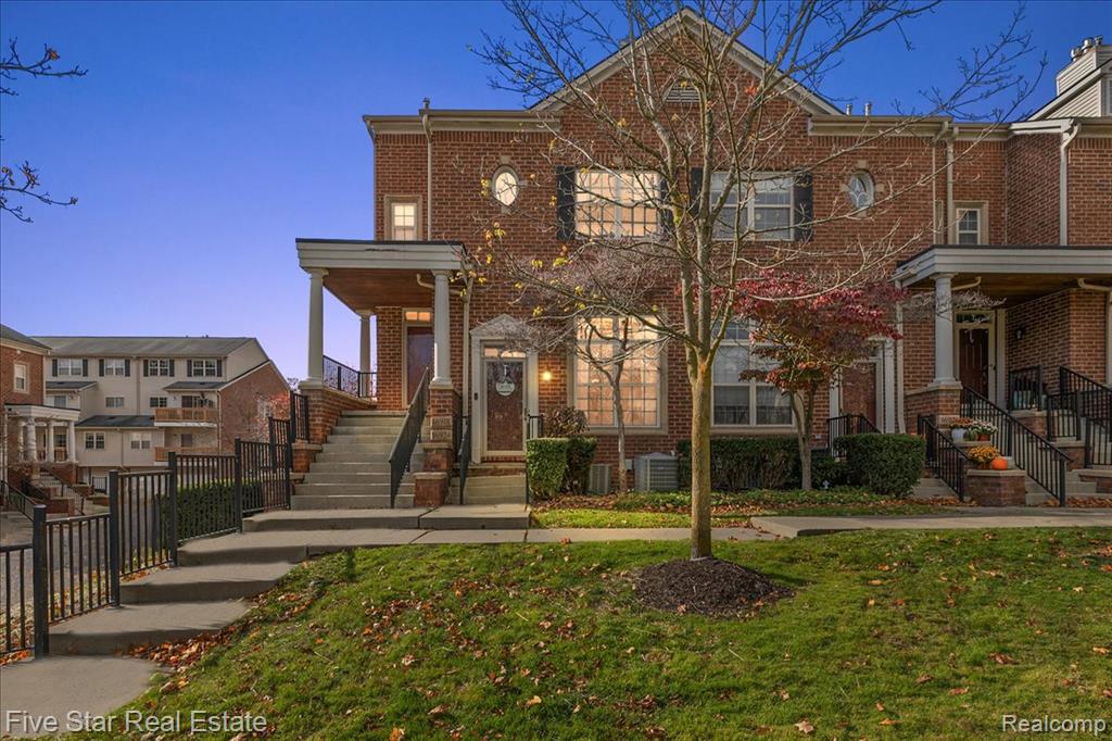 16924 Farmington Road, 93, Livonia, MI 48154 — front exterior