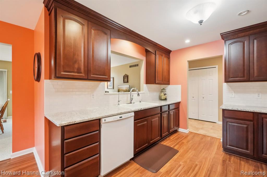 4105 Nancy Lane, White Lake, MI 48383 — Photo 12