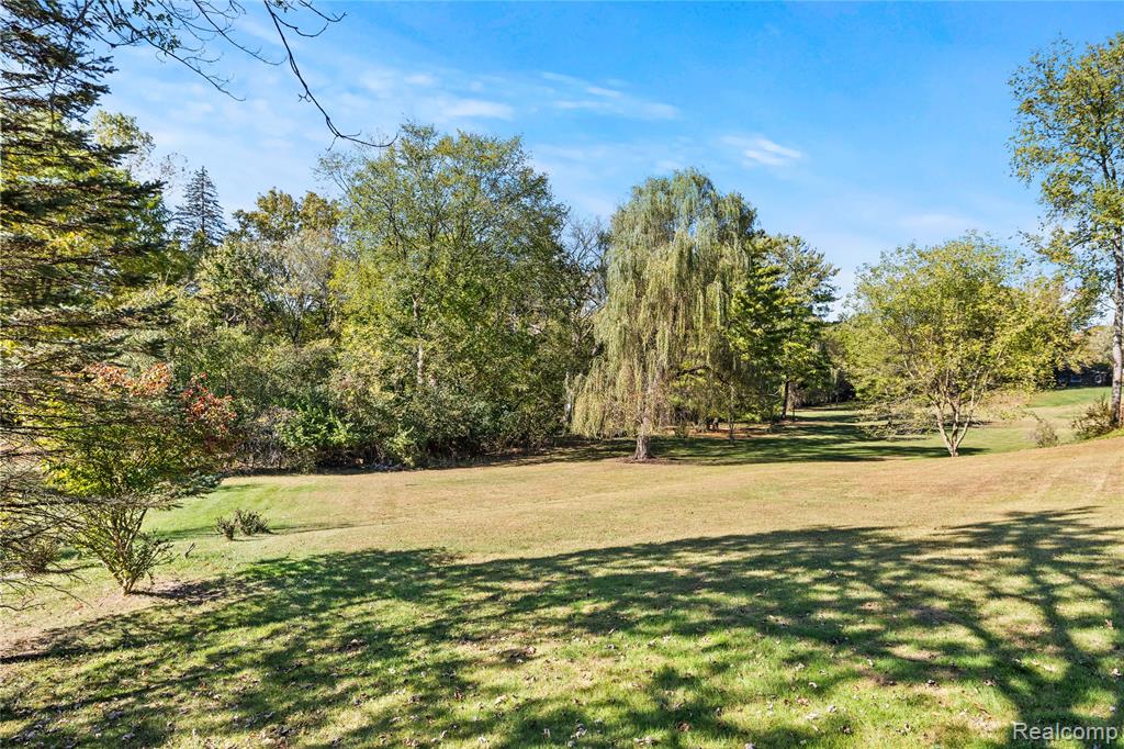 7250 Ten Hill Road, West Bloomfield, MI — Photo 36