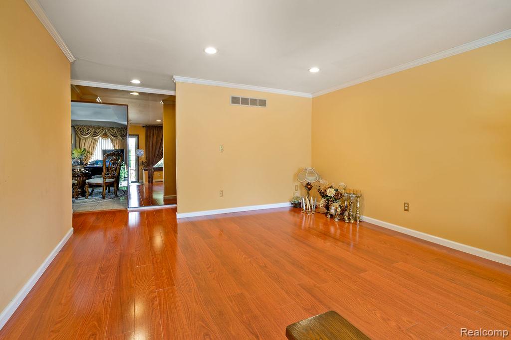 4908 Kadena Court, Sterling Heights, MI 48310 — Photo 17
