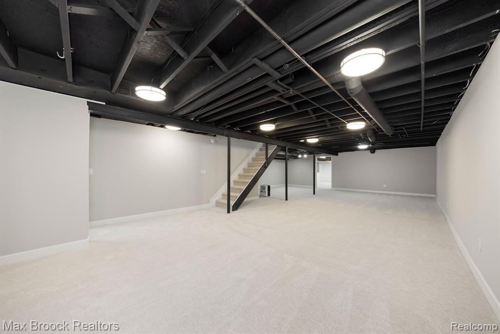 5240 CLARENDON CREST Street, Bloomfield Hills, MI 48302 — Photo 37