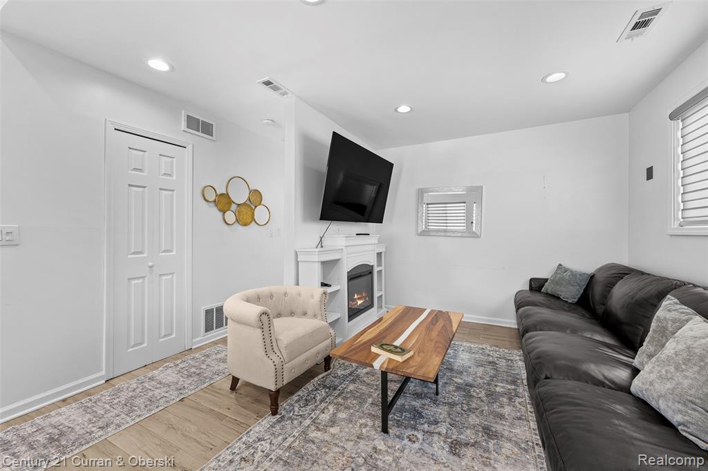 5955 N Silvery Lane, Dearborn Heights, MI 48127 — Photo 13
