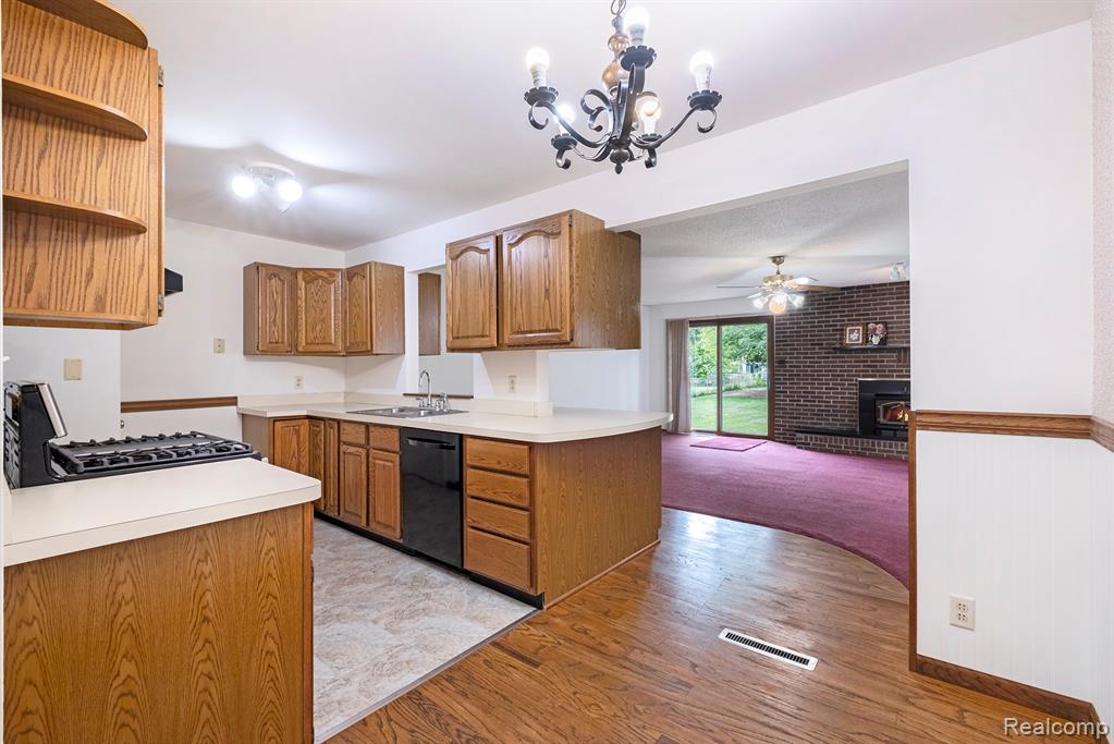 4147 Carmanwood Drive, Flint, MI 48507 — Photo 4