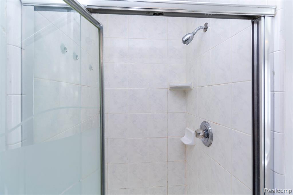 40945 Justin Drive, Sterling Heights, MI 48310 — Photo 26