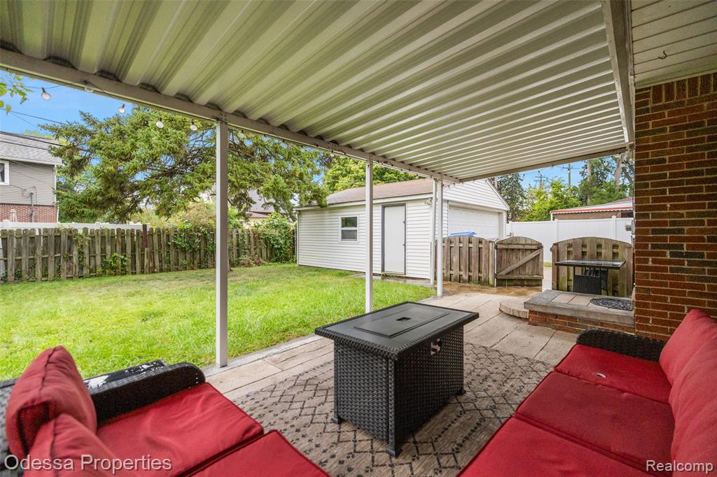 8641 Whitefield Street, Dearborn Heights, MI 48127 — Photo 32