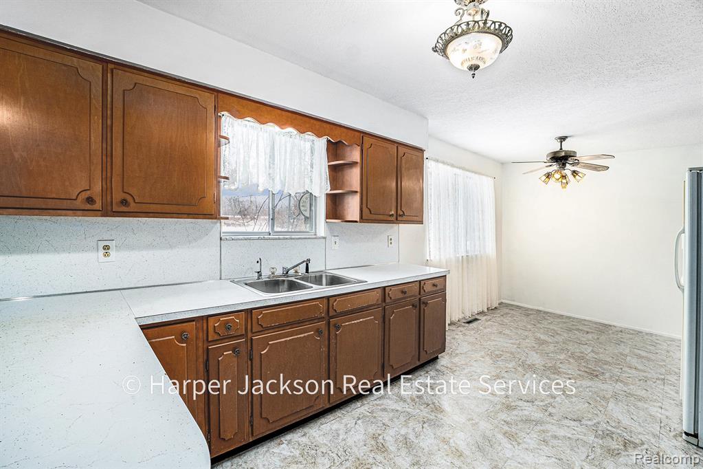 11637 E Lansing Road, Durand, MI 48429 — Photo 10
