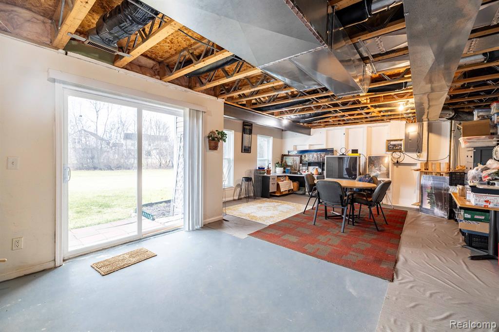 9884 HIGH MEADOW Drive, Ypsilanti, MI 48198 — Photo 33