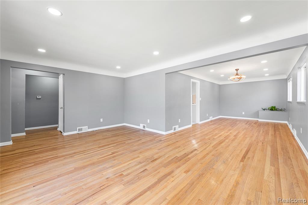 23701 Coyle Street, Oak Park, MI 48237 — Photo 5