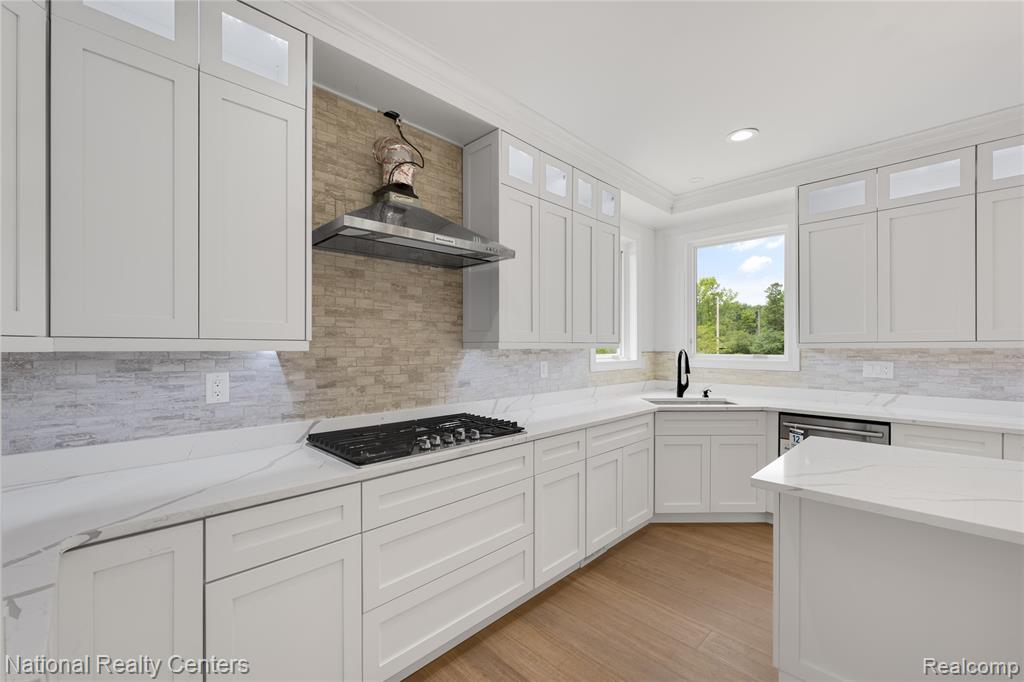 5245 BUELL Drive, Commerce Twp, MI 48382 — Photo 13
