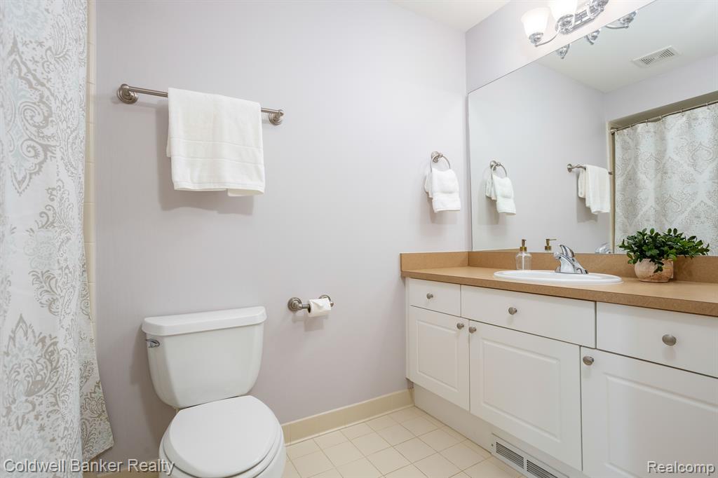 15260 MERION Court, Northville, MI 48168 — Photo 38