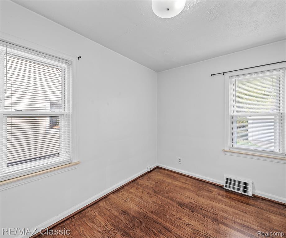 4827 Winifred Street, Wayne, MI 48184 — Photo 11