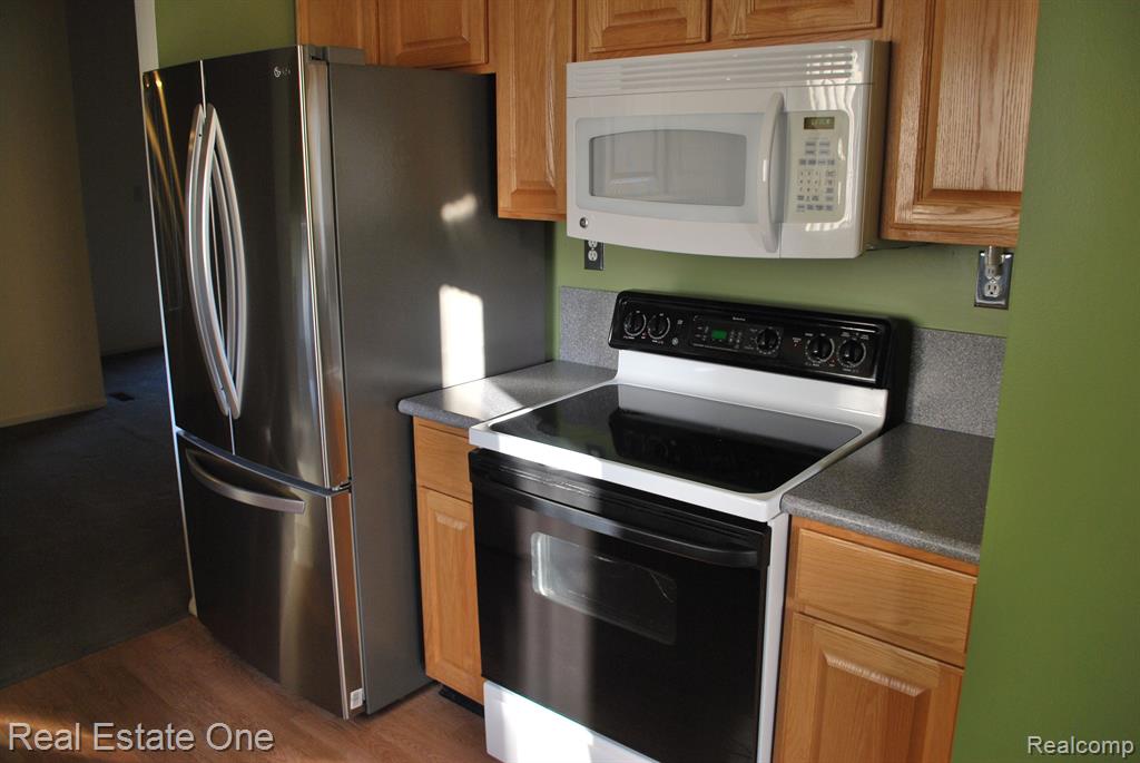 697 RAVENCREST Lane, 5, Westland, MI — Photo 10