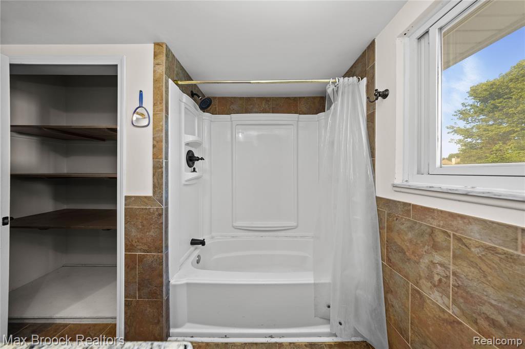 41544 Dequindre Road, Sterling Heights, MI 48314 — Photo 29