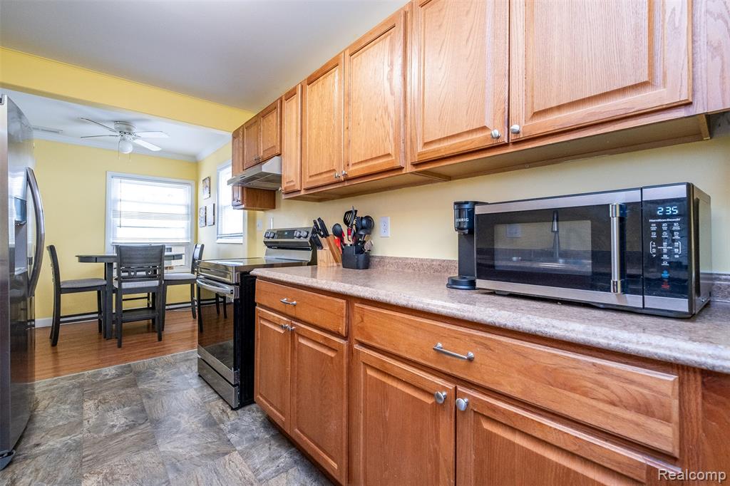 957 E Meyers Avenue, Hazel Park, MI 48030 — Photo 8