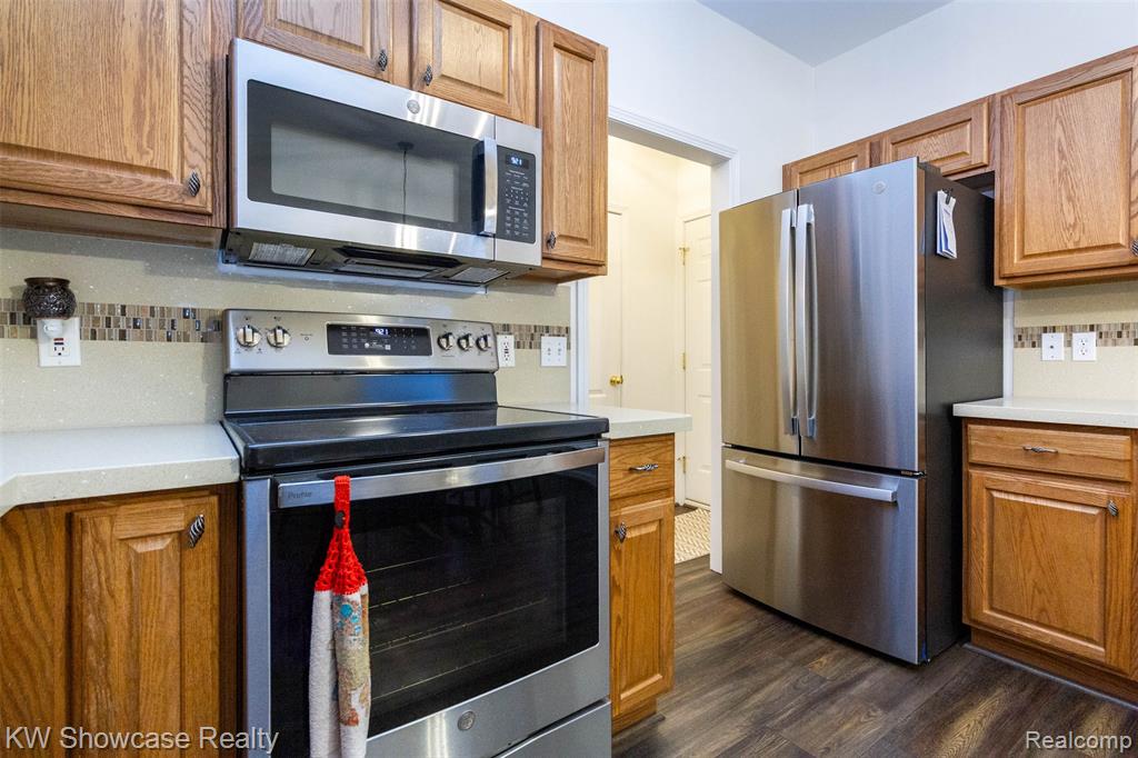 5726 Pinecroft Court, 44, Clawson, MI — Photo 15