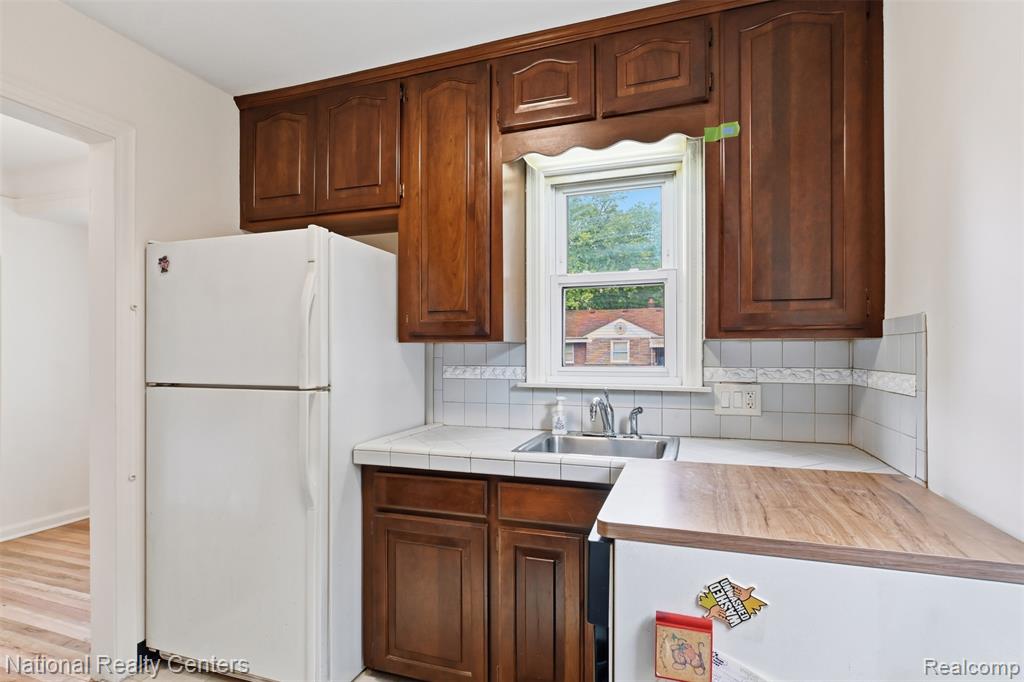 9951 Marion, Redford, MI 48239 — Photo 14