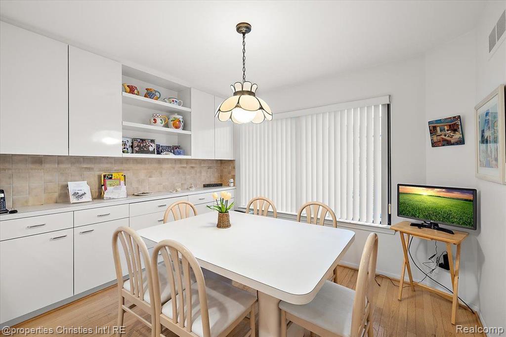 7036 Bridge Way, West Bloomfield, MI — Photo 17
