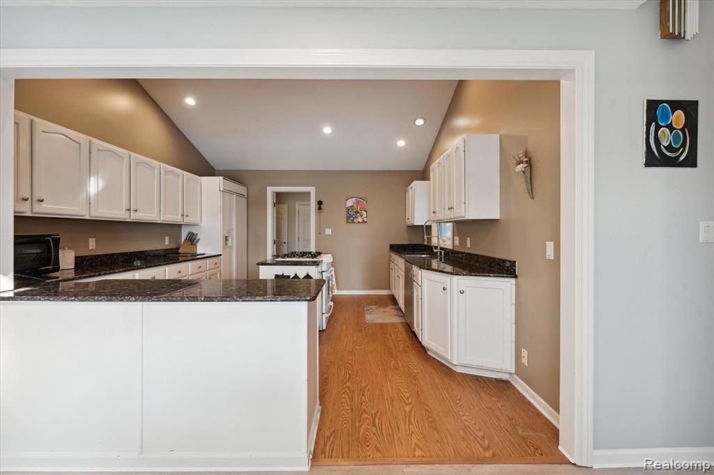 810 CARRINGTON Boulevard, Monroe, MI 48161 — Photo 17