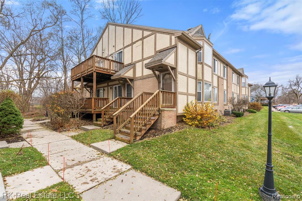 44900 Bayview Drive Unit #20, Novi, MI 48377 — front exterior
