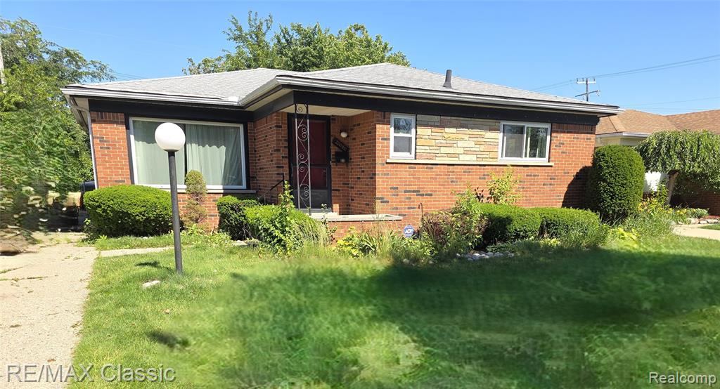 23040 Beverly Street, Oak Park, MI 48237