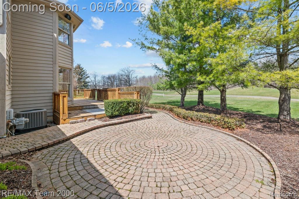 5681 WOODFIELD Parkway, Grand Blanc, MI 48439 — Photo 44
