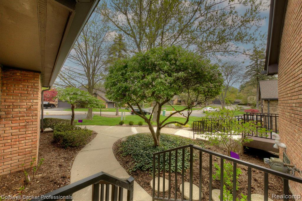1921 Pine Ridge Lane, Bloomfield Hills, MI 48302 — Photo 3