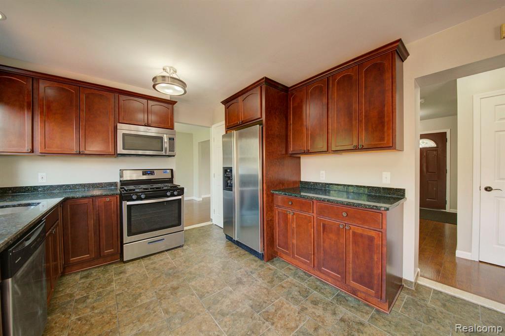44914 FAIR OAKS Drive, Canton, MI 48187 — Photo 9