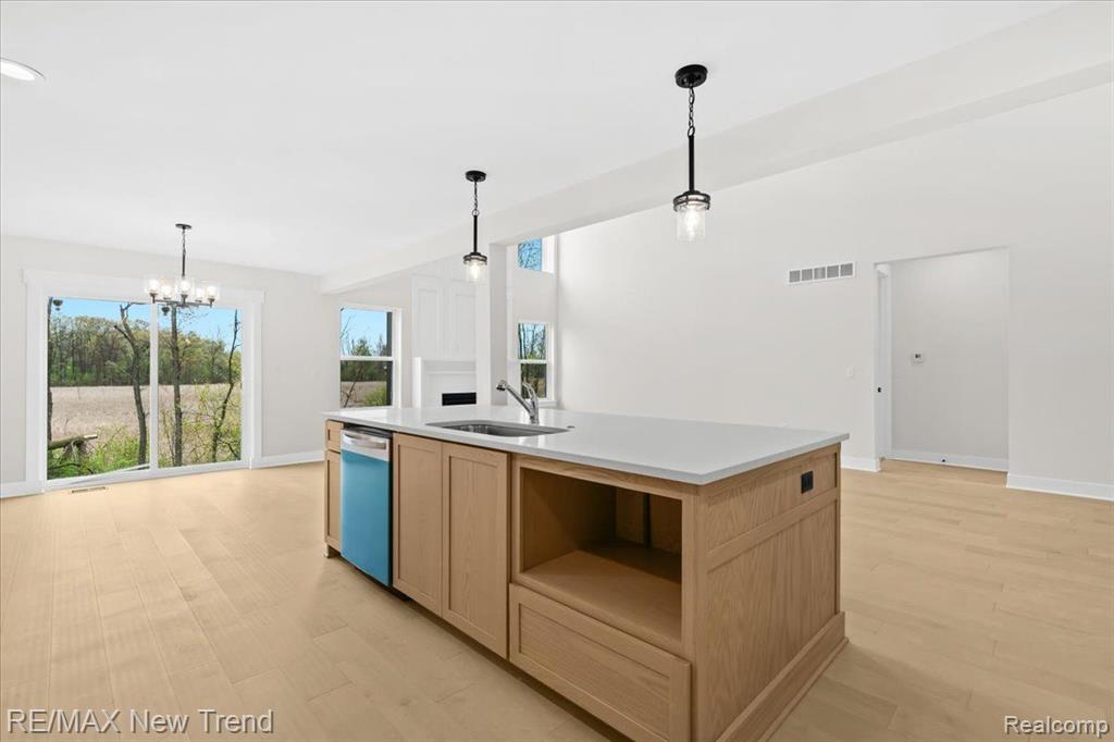 7829 Trailside Court, West Bloomfield, MI 48323 — Photo 17