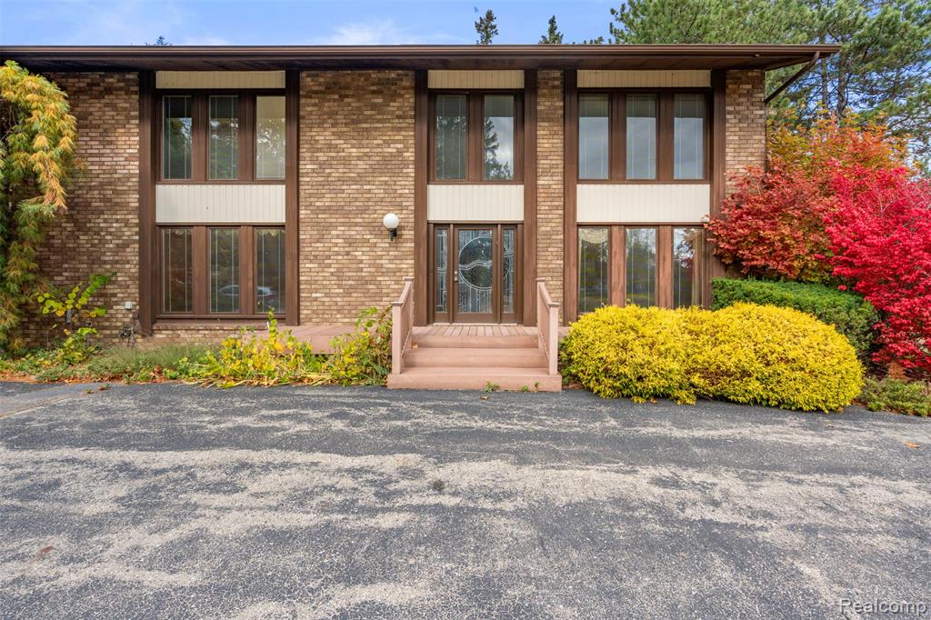 4724 Tara Court, West Bloomfield, MI 48323 — Photo 4