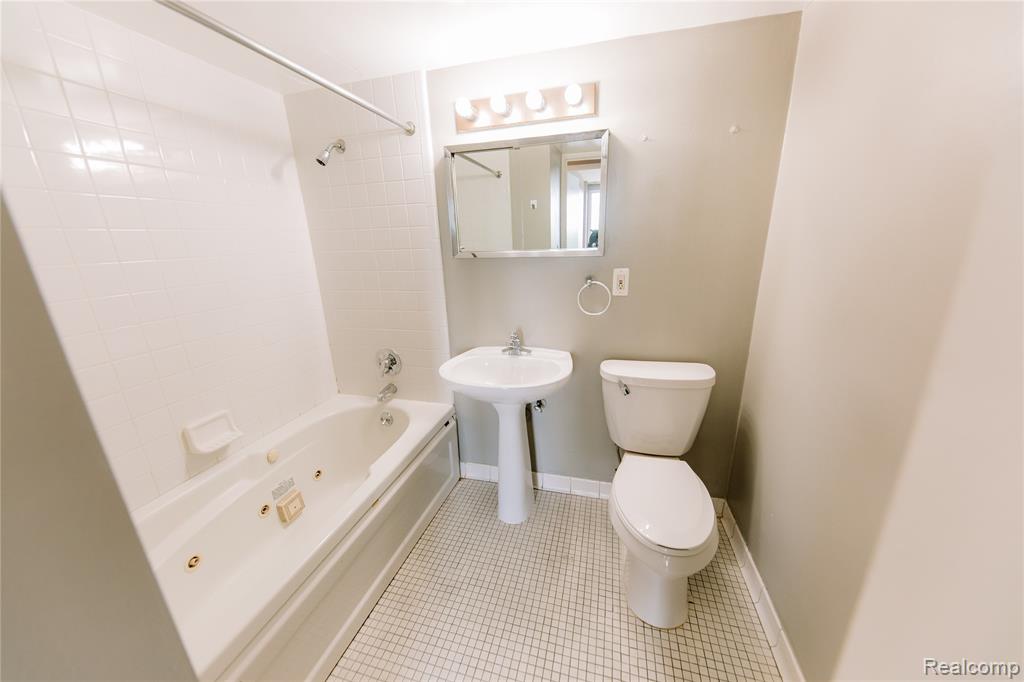 22700 Garrison Street, 906, Dearborn, MI 48124 — Photo 17