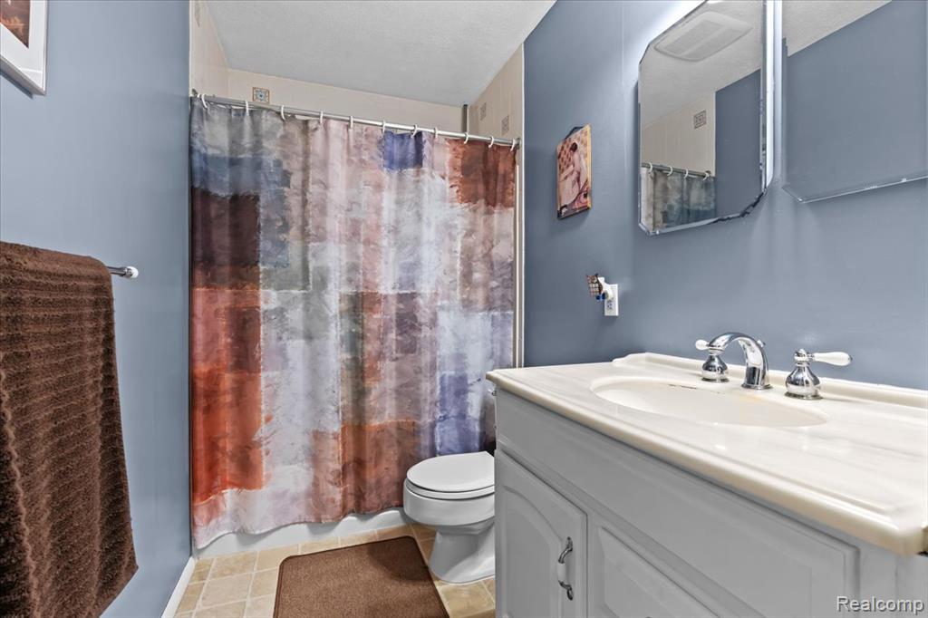 6460 Hogan Road, Fenton, MI 48430 — Photo 14