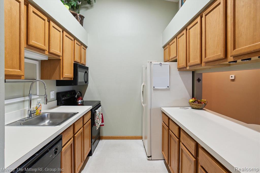 9755 WILDFLOWER, Belleville, MI 48111 — Photo 10
