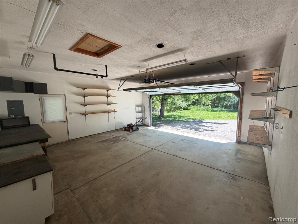 520 Springle Drive, Waterford, MI 48327 — Photo 27