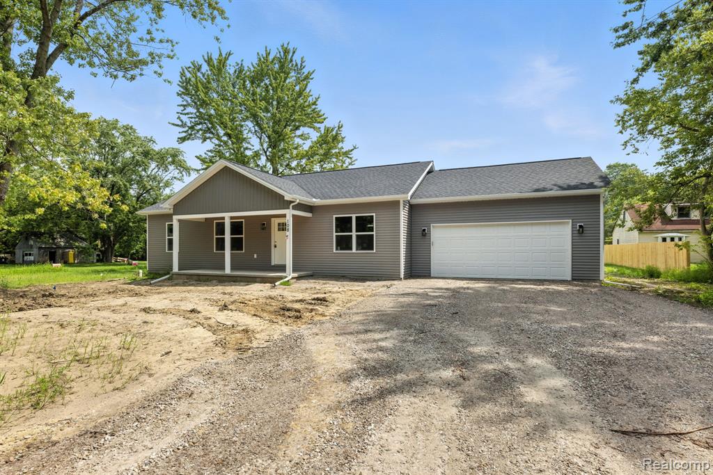 108 N Lester Street, Capac, MI 48014 — Photo 2