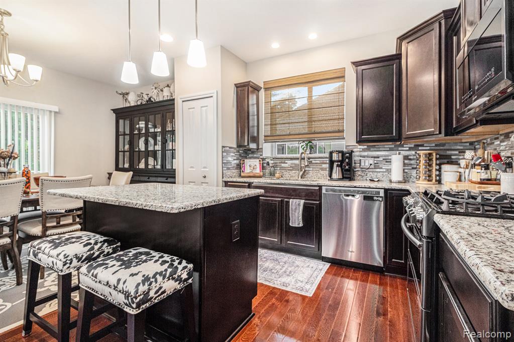 8023 Ivy Glen Park, White Lake, MI — Photo 14