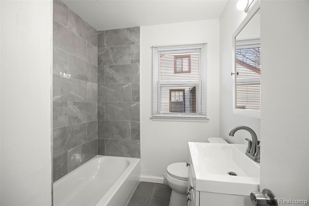 10731 Albany Street, Oak Park, MI 48237 — Photo 15