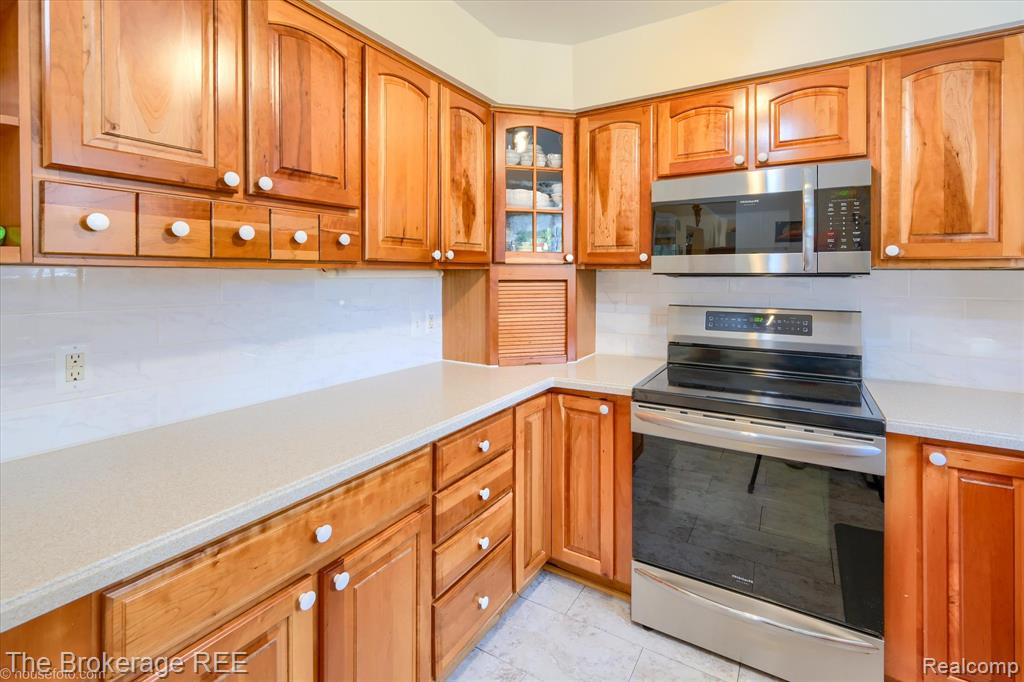 9538 Fenhill Drive, Grand Blanc, MI 48439 — Photo 12