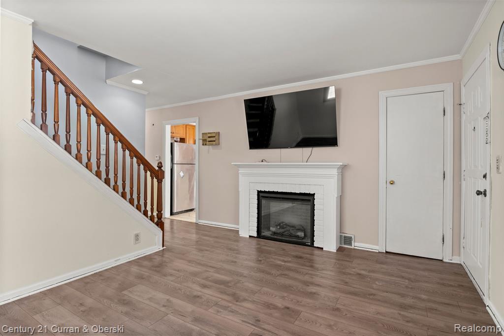 8054 ROBINDALE Avenue, Dearborn Heights, MI 48127 — Photo 7