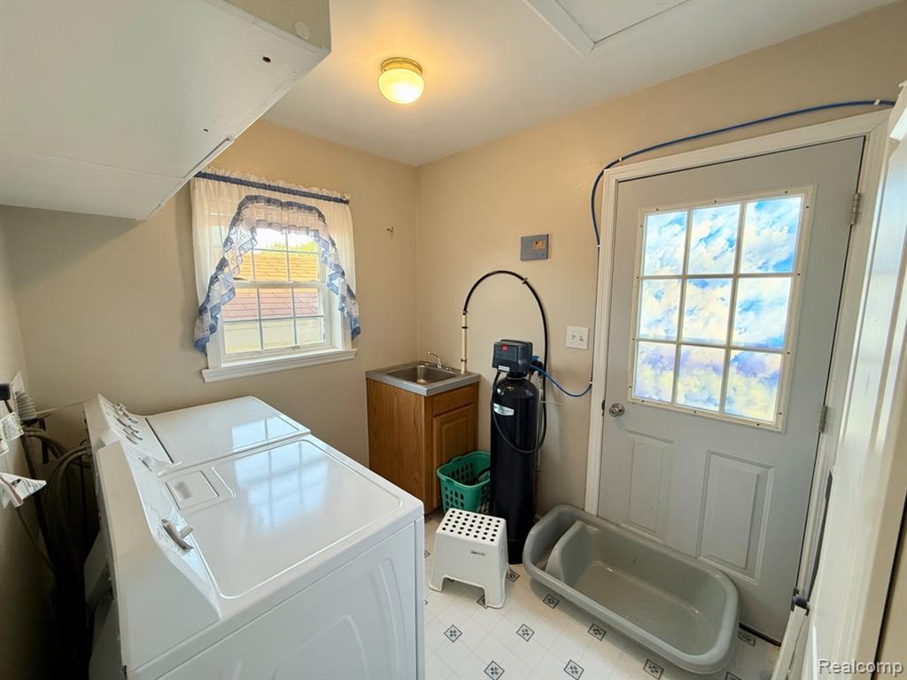 8205 Harrow Court, Northville, MI 48167 — Photo 16
