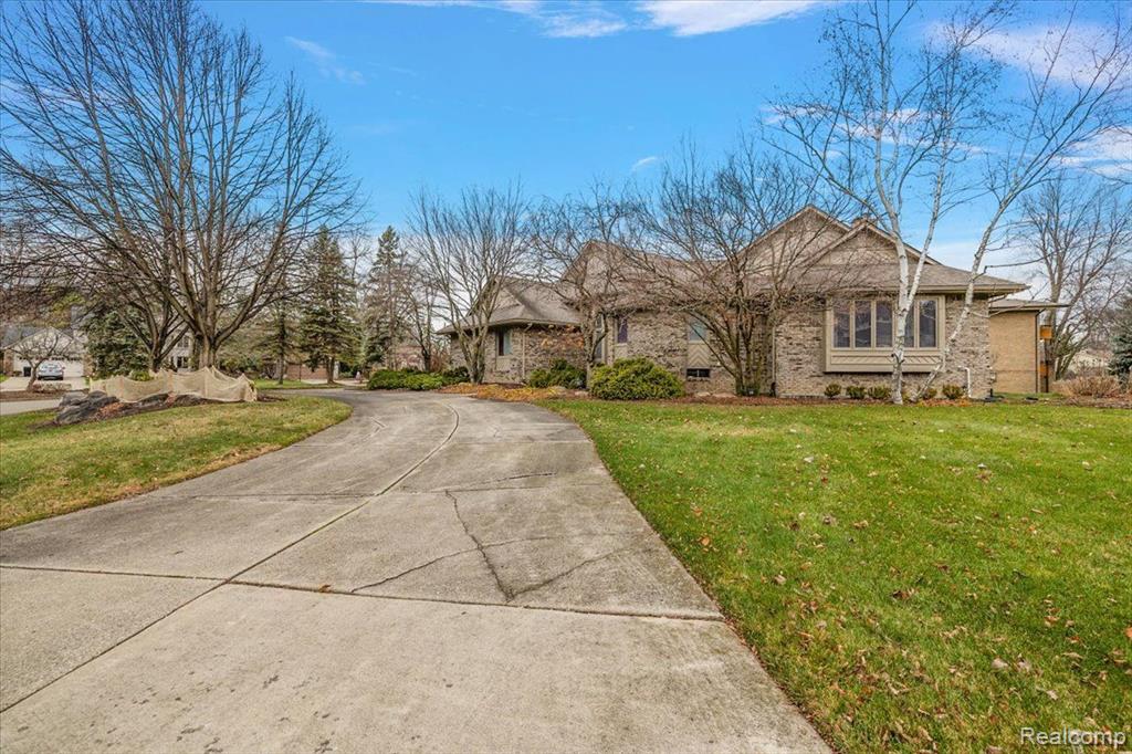 5385 POND BLUFF Drive, West Bloomfield, MI 48323 — Photo 72