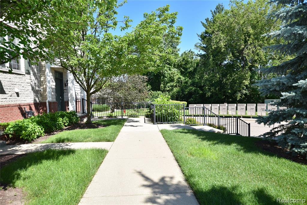 44458 Gwinnett Loop, Novi, MI — Photo 31
