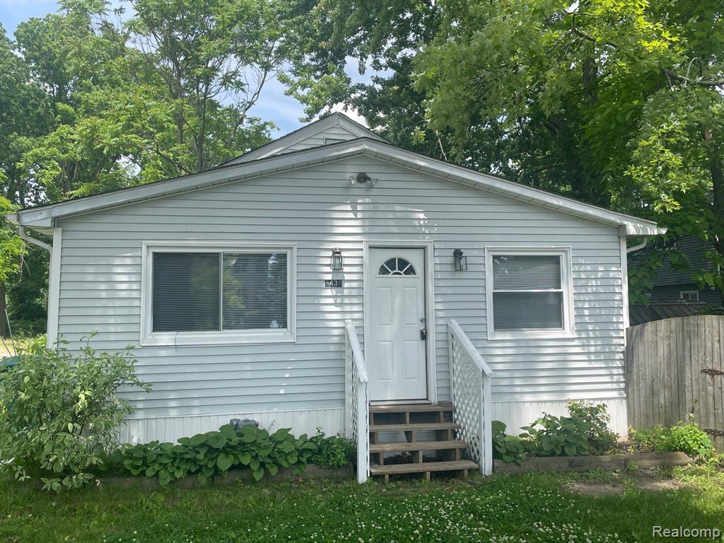 8438 ARLIS Street, Commerce Twp, MI 48382 — front exterior