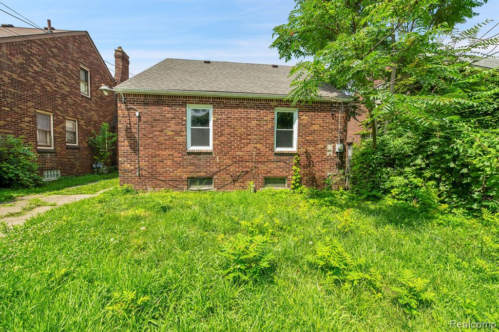 9566 HUBBELL Street, Detroit, MI 48227 — Photo 18
