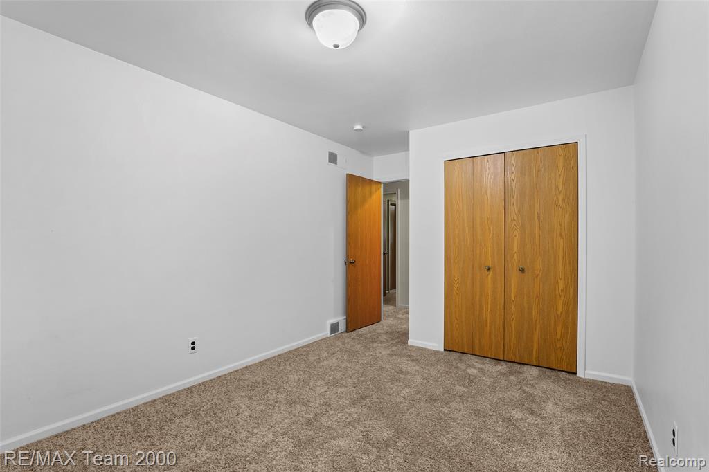 25134 Ann Arbor Trail, Dearborn Heights, MI 48127 — Photo 15