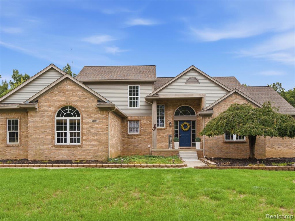 54897 Walnut Drive, New Hudson, MI 48165