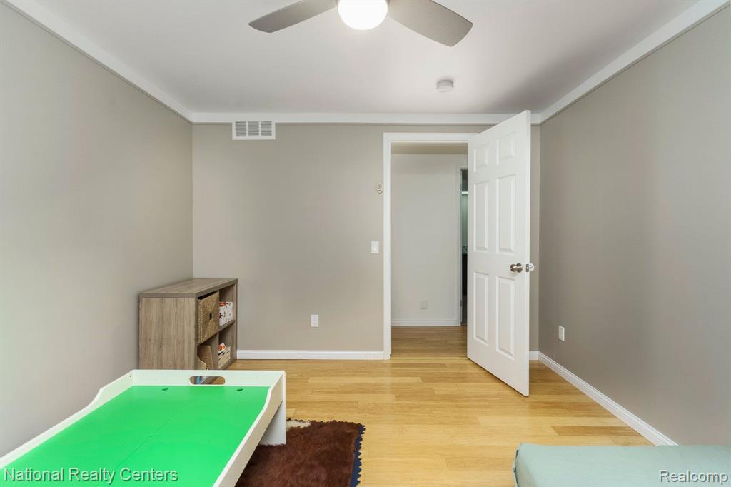 825 E WARDLOW Road, Highland, MI 48356 — Photo 32